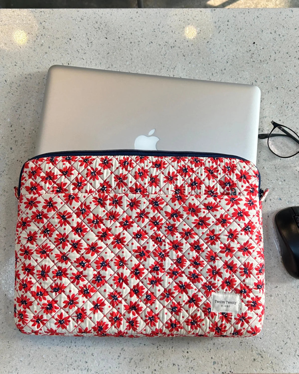 Laptop Sleeve W Pocket - Red Daisies