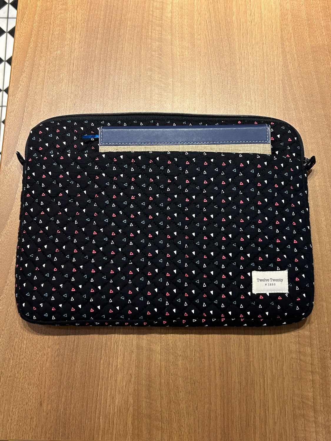 Laptop Sleeve W Pocket - Black Triangles
